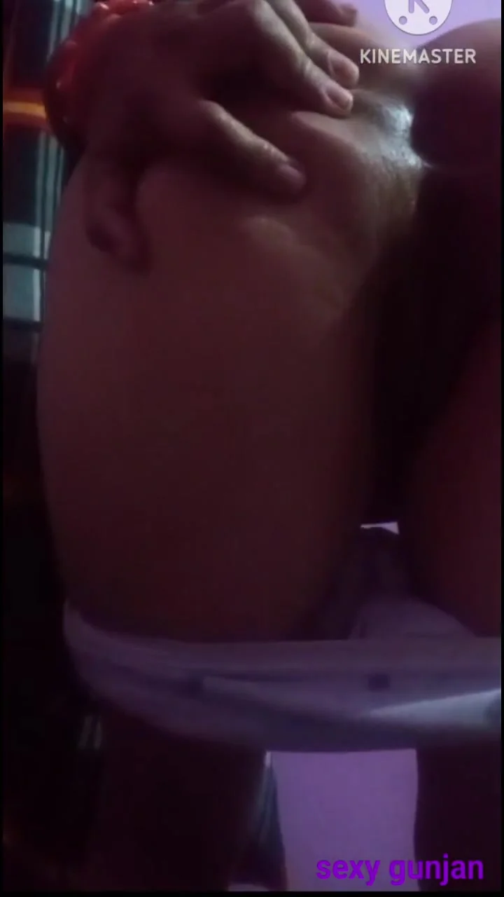 Indian Bhabhi Remove Her Saree For Sex And Shows Her - Huge Boobs