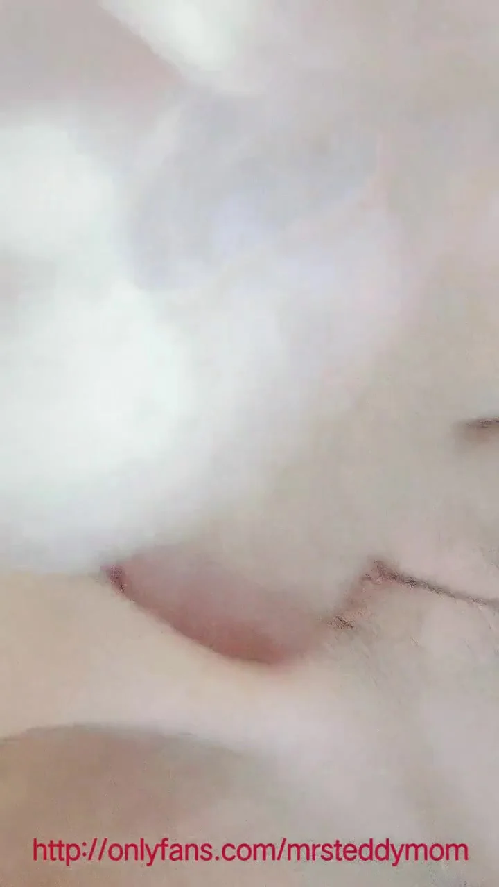 Horny Milf With Tight Pussy Playing Dildo