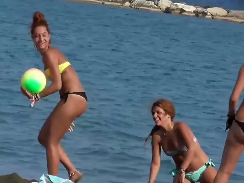 Bubbly butt cheeks falling out of bikini