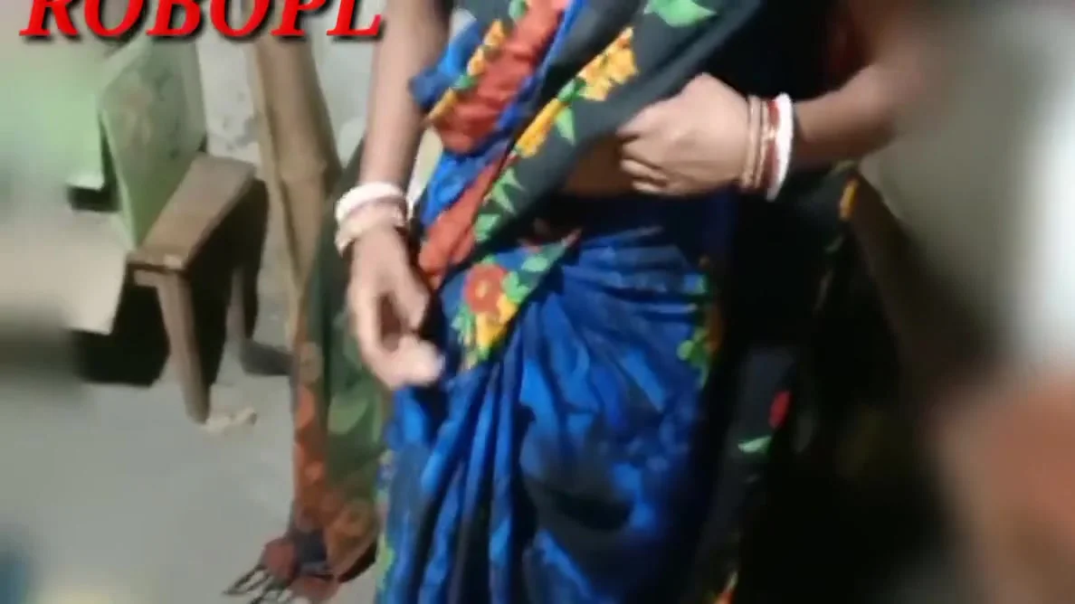 Devar Bhabhi - Desi Chhoti Bhabhi Ki Saree Remove Finger Khare Khare Chudai Ghar Me Bulakar Robopl