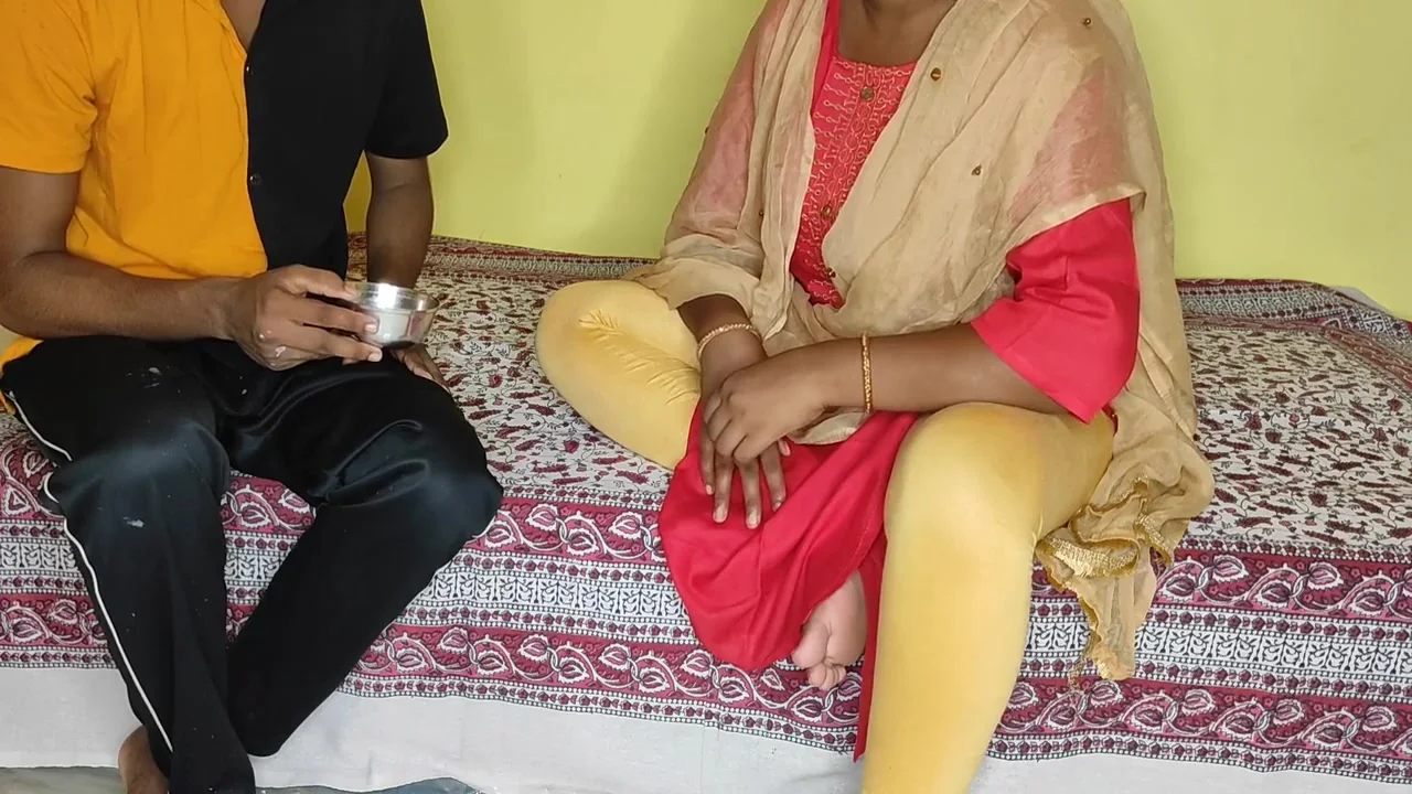 Padosi Ne Dudh Mang Ke Aunty Ka Hi Dudh Nikal Diya Or Chud Diye