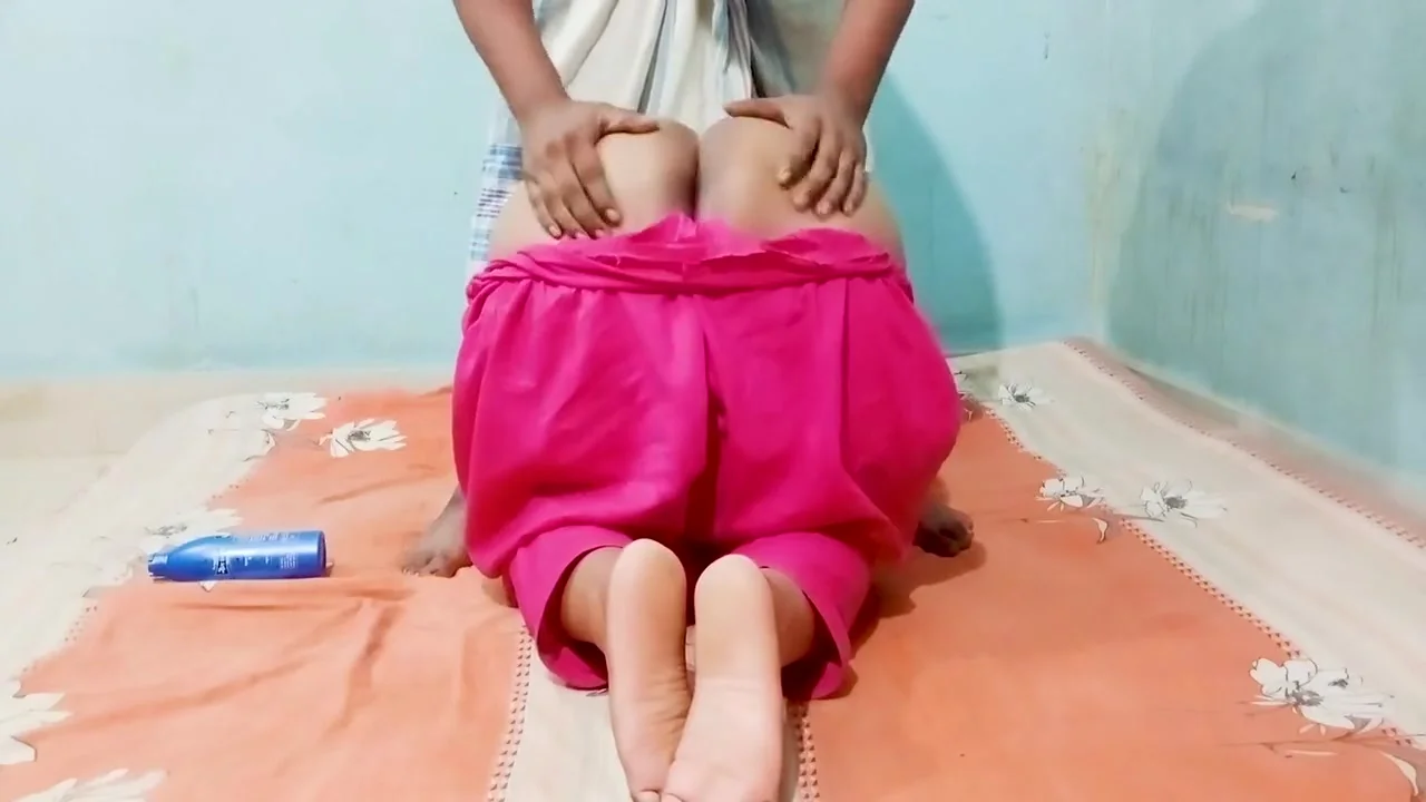 Desi Bhabi Big Ass Parachute Oil Massage