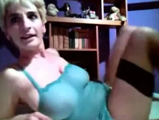 Big hanging tits on webcammilf