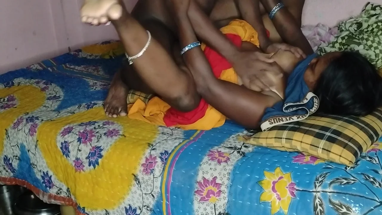 Bhosdi Mousi Ji Ko Raat Me Bohat Maje Se Pela Aram Se