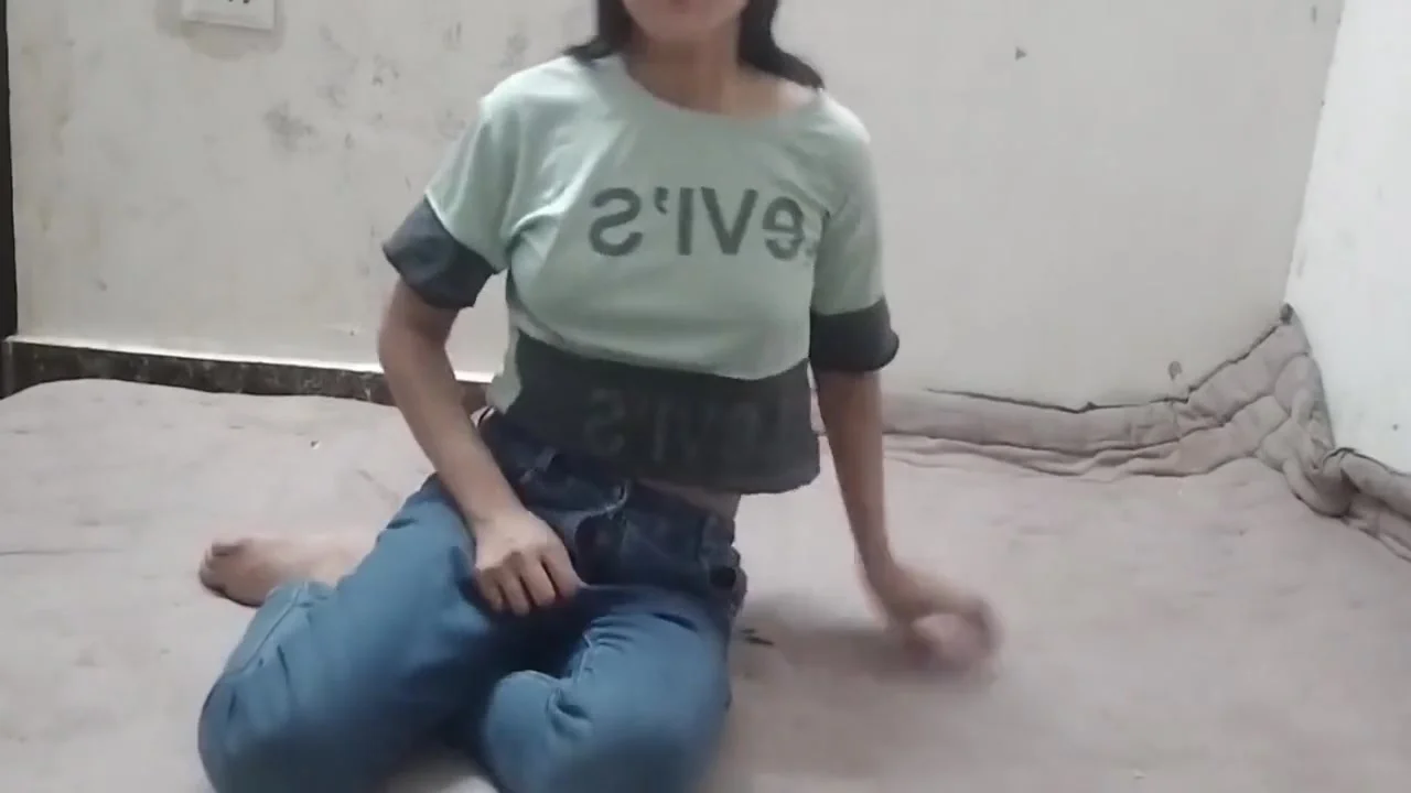 Soyi Hui Chachi Ko Chod Diya Hindi Me