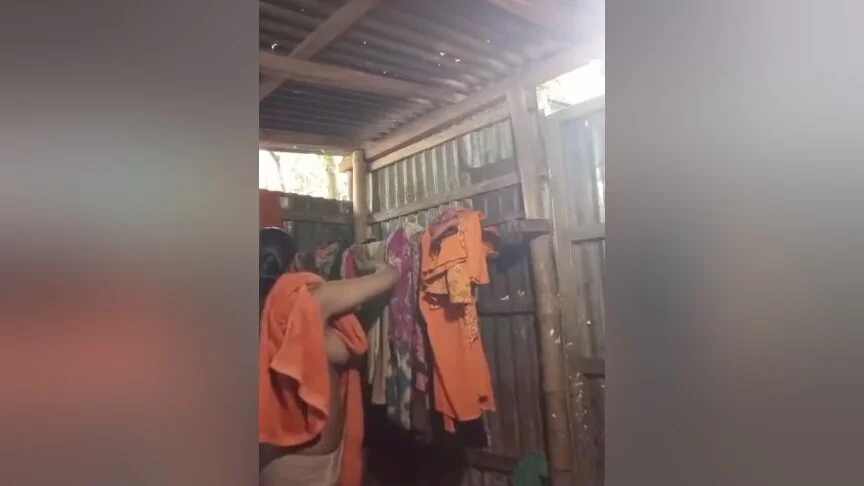 Today Exclusive- Desi Girl Record Her Bathing Video