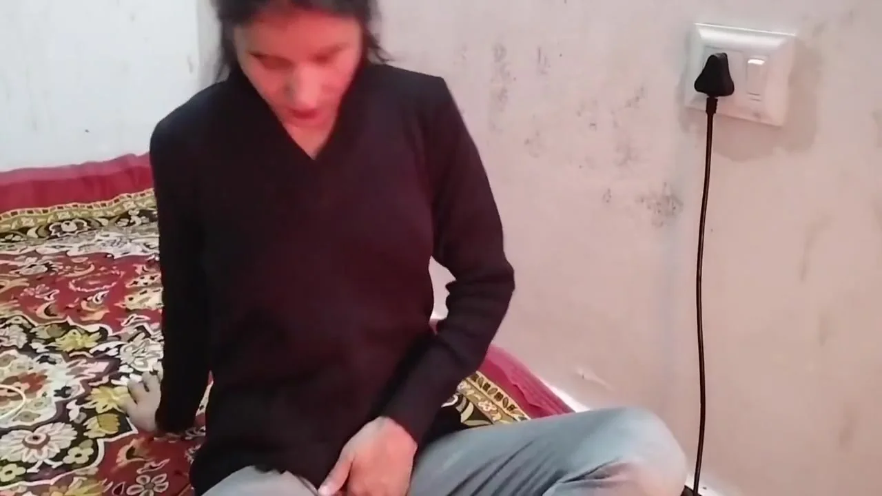 Muslim Girl Pressed Boobs And Removed Milk