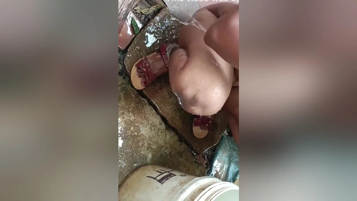 Hot Bathing Face Reveal - Queen4desi