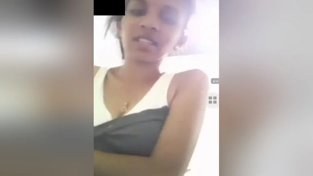 Today Exclusive- Cute Lankan Girl Showing Her Boobs And Pussy