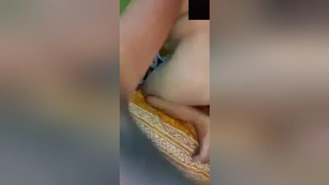 Today Exclusive -sexy Indian Paid Girl Shows Nude Body On Vc