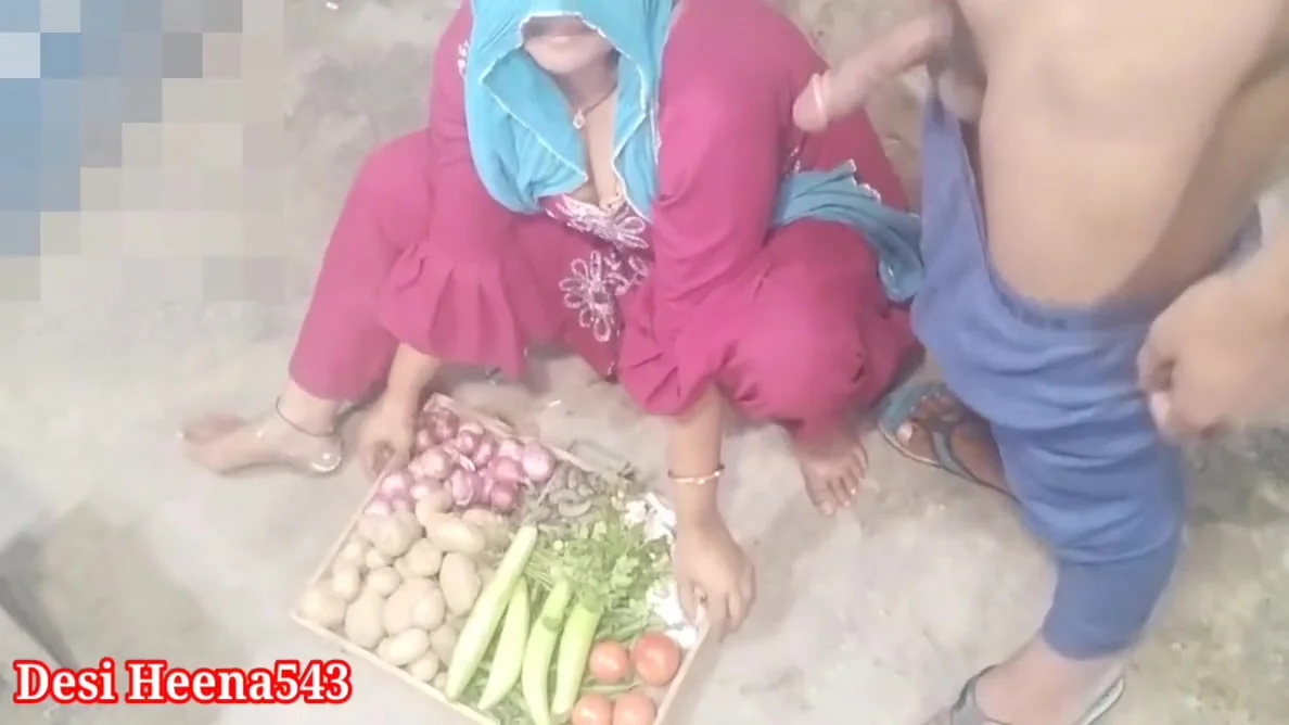 Vegetable Bech Rahi Bhabhi Ko Patakar Choda In Clear Hindi Voice Xxx Indian Desi Bhabhi Vegetables Selling
