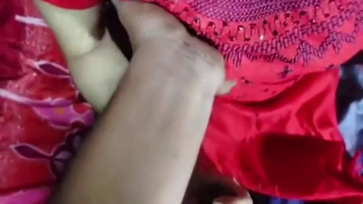 Apane Hi Padoshi Ke Ghar Me Ghush Kar Chod Chod Ke Rula Diya