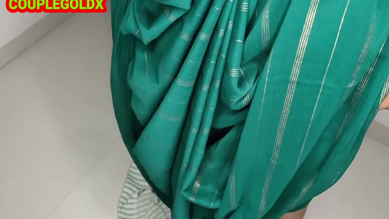 Komals Husband Made The Maid Bai Stand At The Door And Enter Her