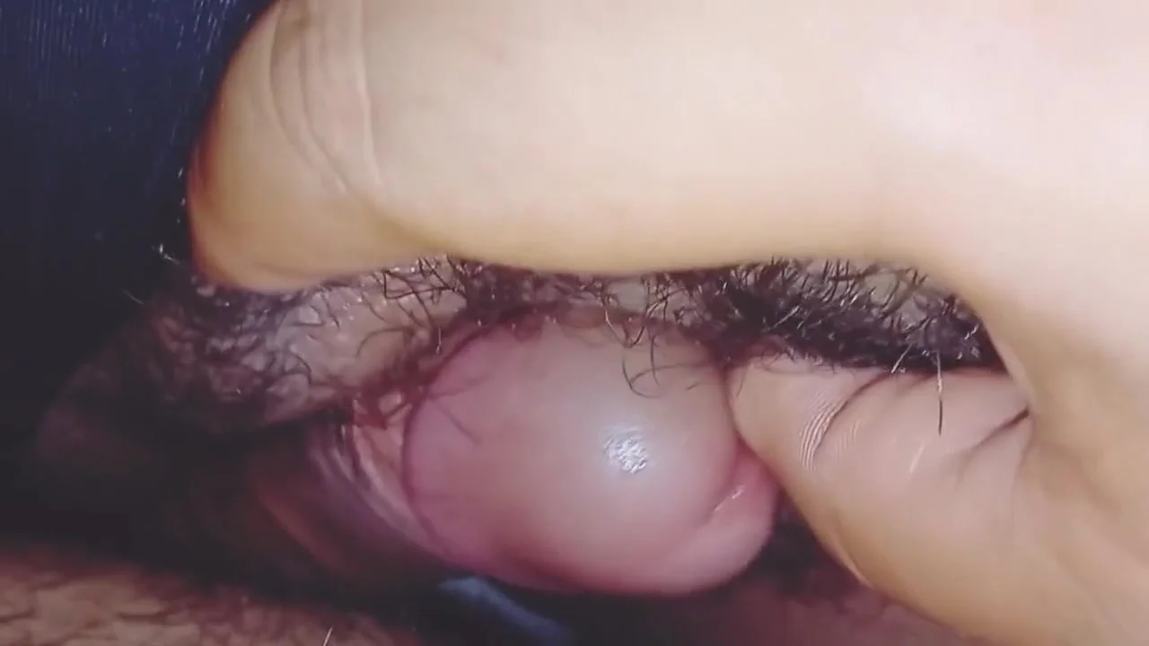 Maduro Entra Al Cuarto De Su Hijastra Y Se Coge