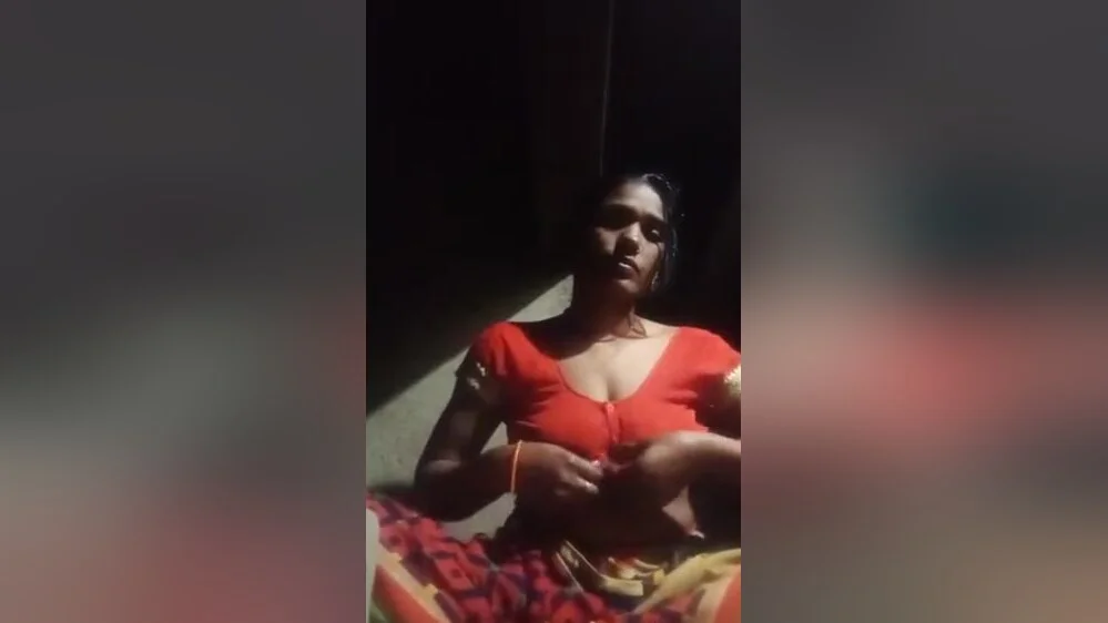 Desi Village Bhabhi Shows Her Boobs And Pussy