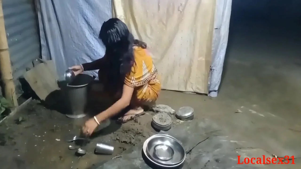 Indian Localsex31 Bhabhi Bartan Saaf Kar Rhi Thi Dever Ne Ghodi Bnaya