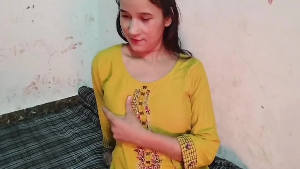 Naukrani Ko Pure Kapde Utar Kar Malik Ne Choda