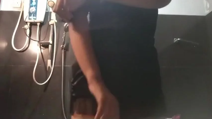 18 Years And Beth Anna - Hot Actress Anne Musterbting In Bath Room In Night Cought To Stepson