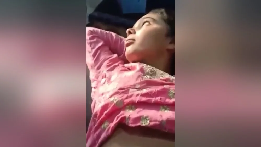 Today Exclusive- Cute Desi Village Girl Showing Her Pussy