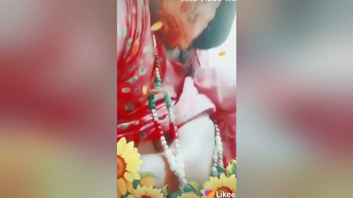 Today Exclusive-cute Desi Girl Showing Her Boobs 2