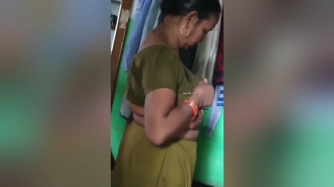 Today Exclusive- Desi Boudi Wearing Cloths After Bathing 2