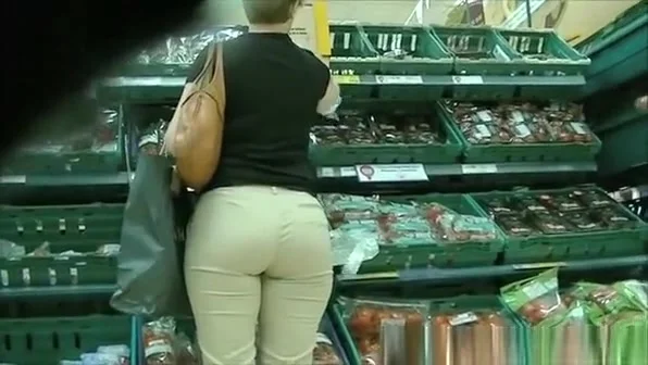 Big ass woman in tight pants