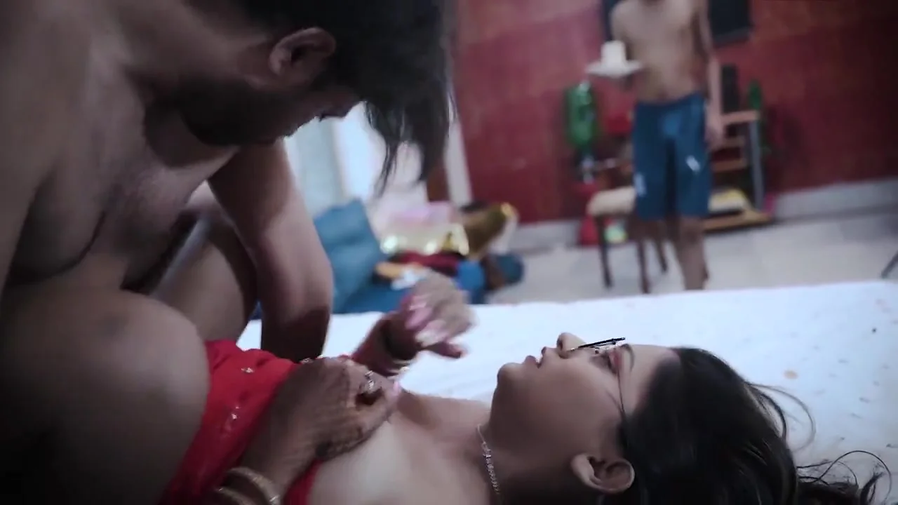 Thirki Aurat Makan Malik Ne Apne Naukaro Ko Chodne Ka Training Deti Hai ( Hindi Audio )