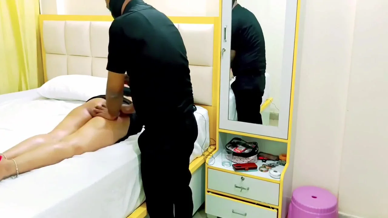 Rich Girlfriend Seduced A Massage Boy At Lucknow