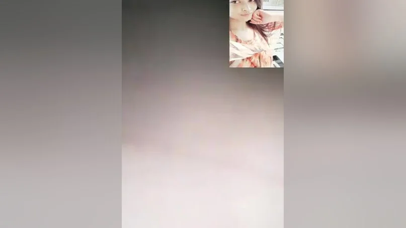 Today Exclusive- Hot Look Desi Girl Showing Her Boobs 2