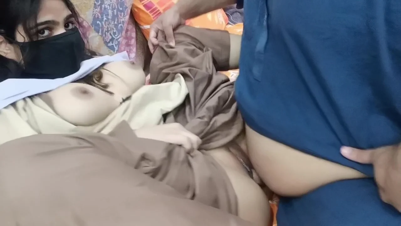 Desi Pakistani Student 18+ Girl Got Sex Lesson From Her Old Stepfather