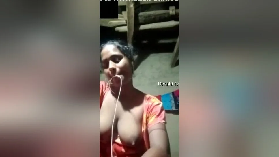 Today Exclusive -desi Girl Shows Her Big Boobs