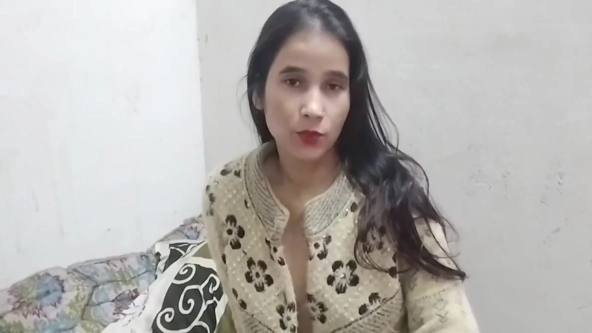 Desi Aunty Ka Big Bobs Daba Kar Pela