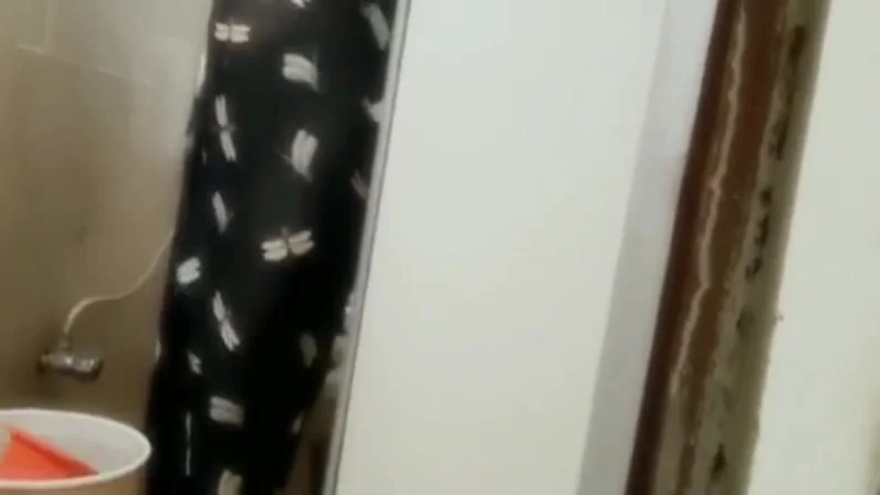 Beautiful Indian Bhabi Bathinng Video