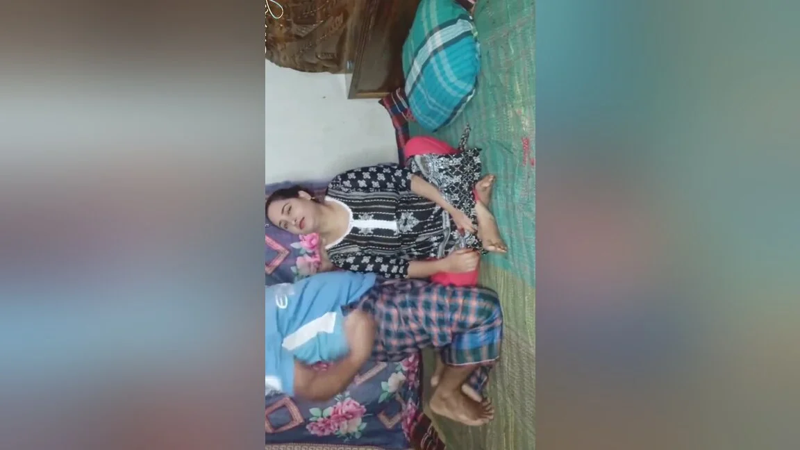 Today Exclusive- Desi Bangla Bhabhi Blowjob And Fucked