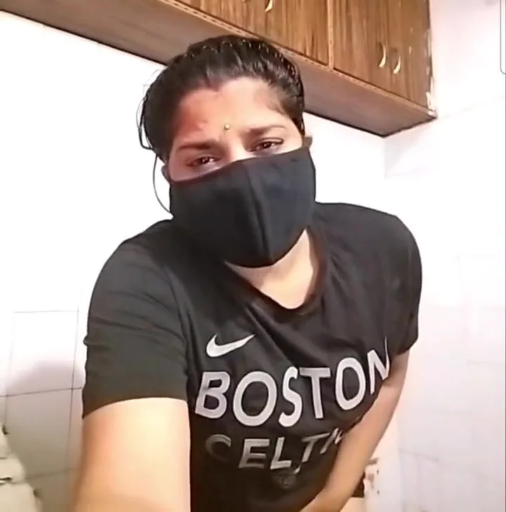 Devar Bhabhi - Neha Bhabi Ne Apni Pussy Pamping Kari