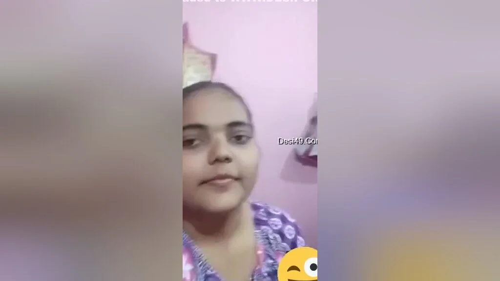 Today Exclusive -cute Desi Girl Shows Her Boobs