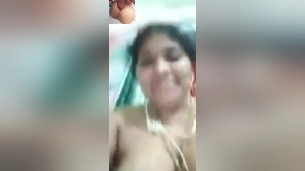 Sexy Bhabhi Shows Her Boobs On Vc 1
