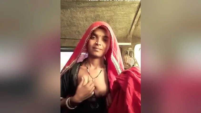 Today Exclusive- Horny Desi Bhabhi Showing Her Boobs And Masturbating 4