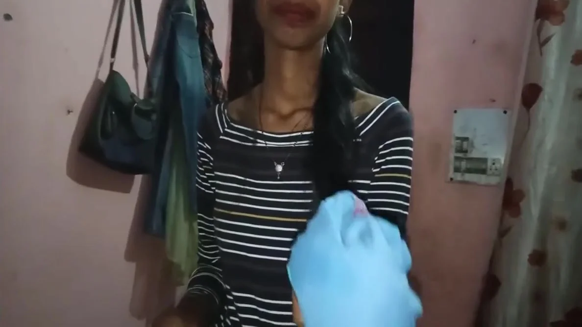 Mera Padosi Mere Room Apni Wife Se Chupa Ke Mere Room Me Aakar Muje Se Jabardasti Karne Laga Uska Lund Dekh Ke Muje Bhi