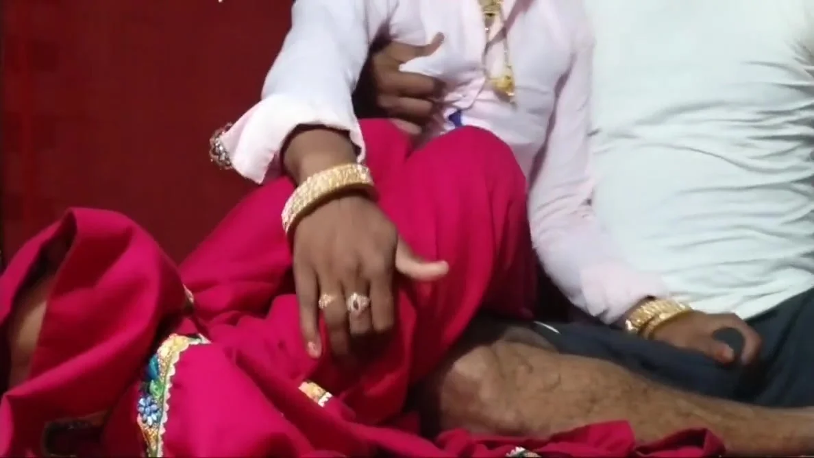 Neha Gets Her Pussy Licked Instead Of A Gift, Desibhabhi2