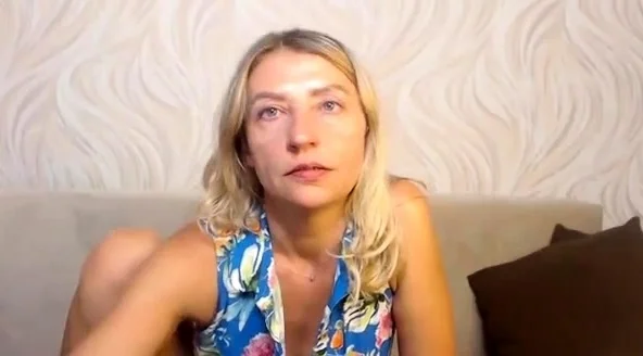 Amateur Webcam Chick Masturbates On Webcam More at