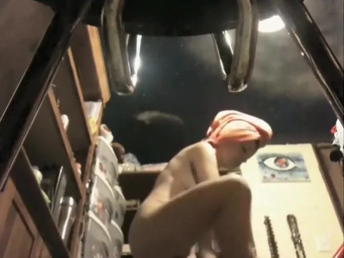 Hypnotizing butt gets pants over it