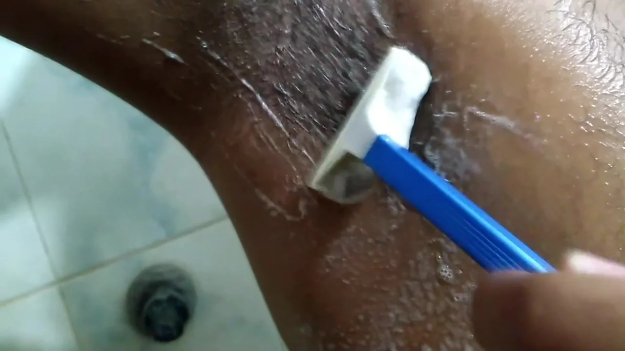 Hot Bhabhi Coda Cudi Karane Se Pahale Devar Ke Bagal Ke Baal Katate Hai - Hindi Audio