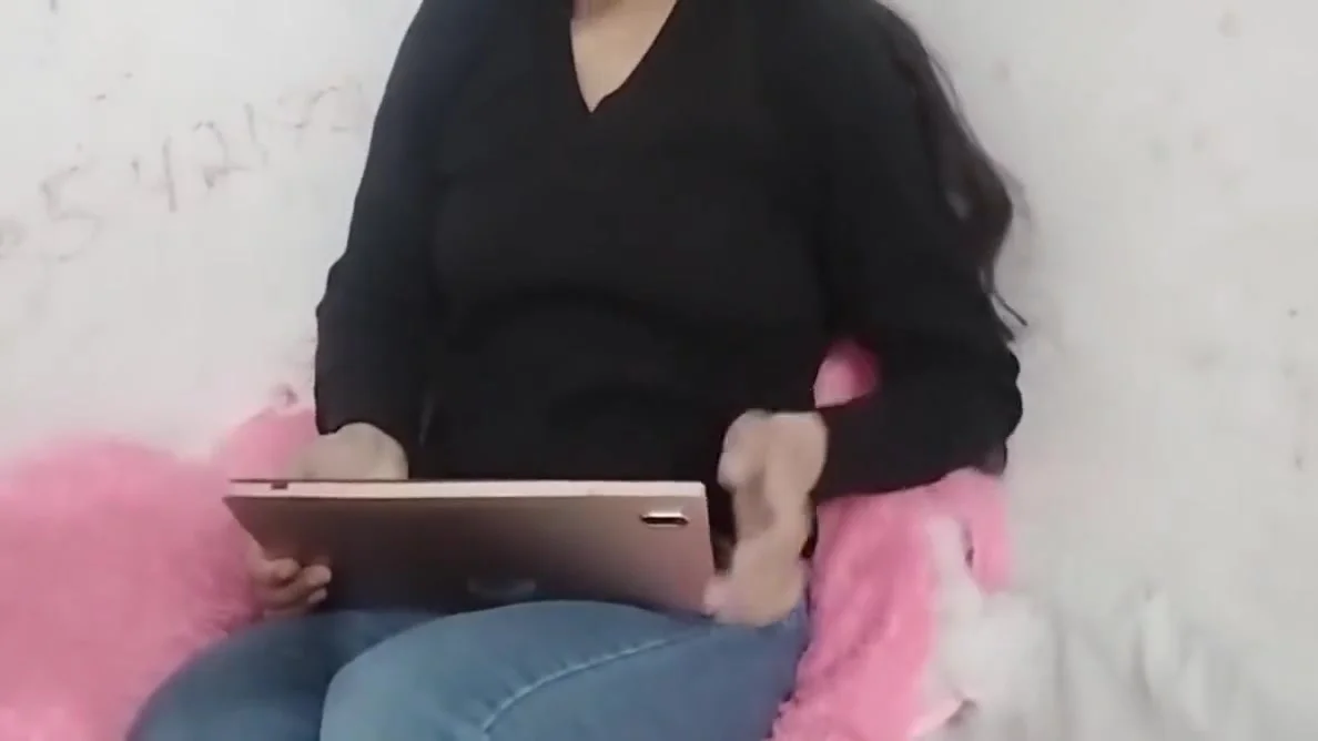 Apne Boyfriend Ko Ghar Me Band Kar Ke Chudi