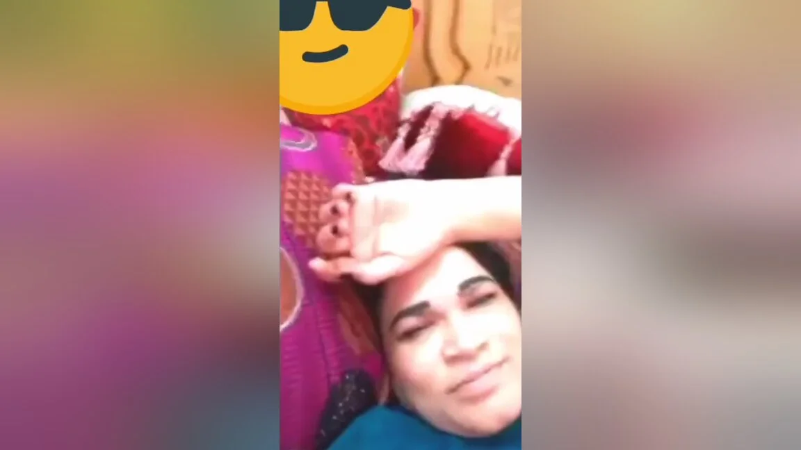 Today Exclusive- Horny Bhabhi Showing Her Boobs And Pussy