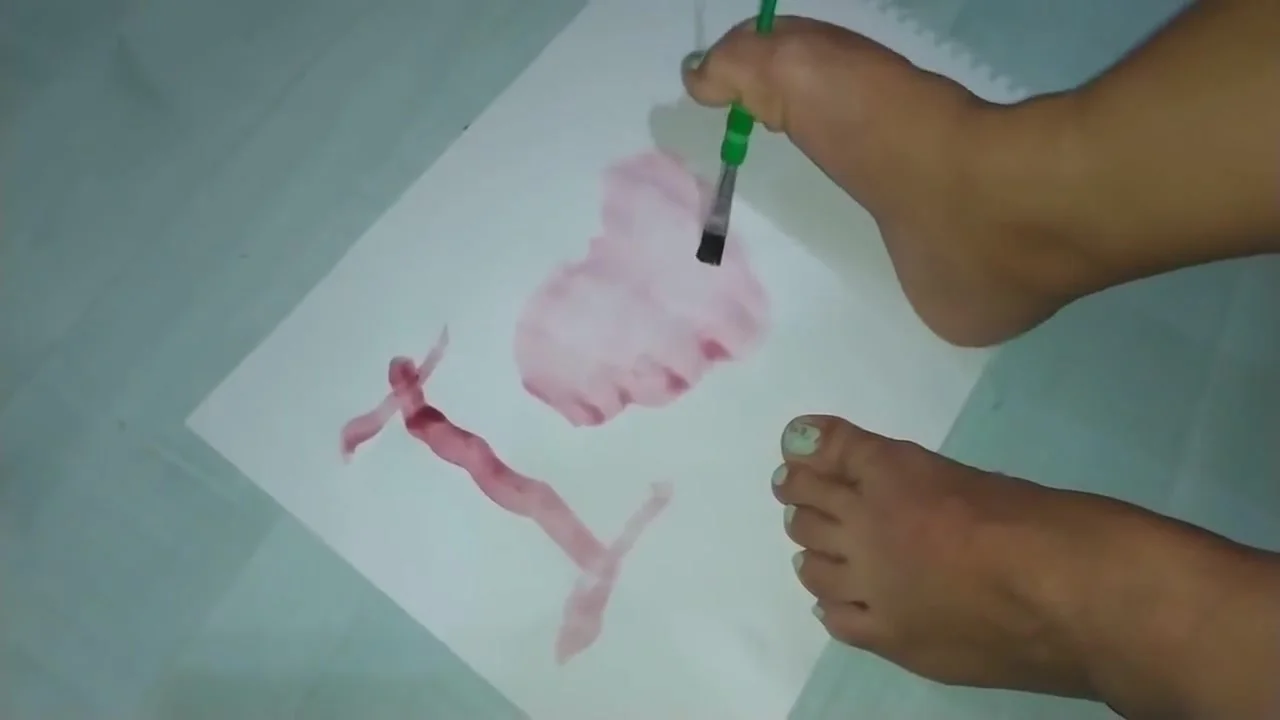 Horny Feet Fetish Step mom Shaves Her Legs And Paints With Her Toes - Nikita Bellucci