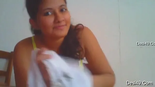 Today Exclusive-sexy Tamil Girl Showing Her Boobs