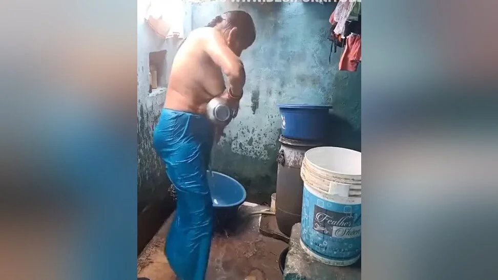 Today Exclusive- Desi Bhabhi Record Her Bathing Video For Lover 1