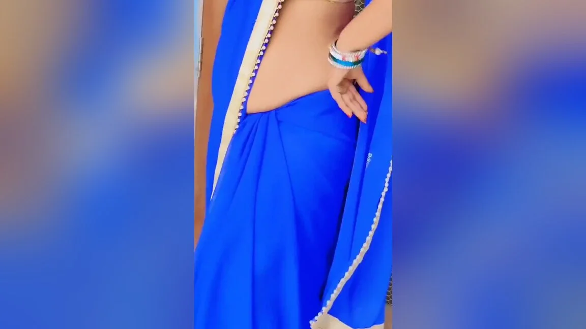 Stepmom Low Hip Saree Deep Navel Big Tits Big Ass Amateur Homemade