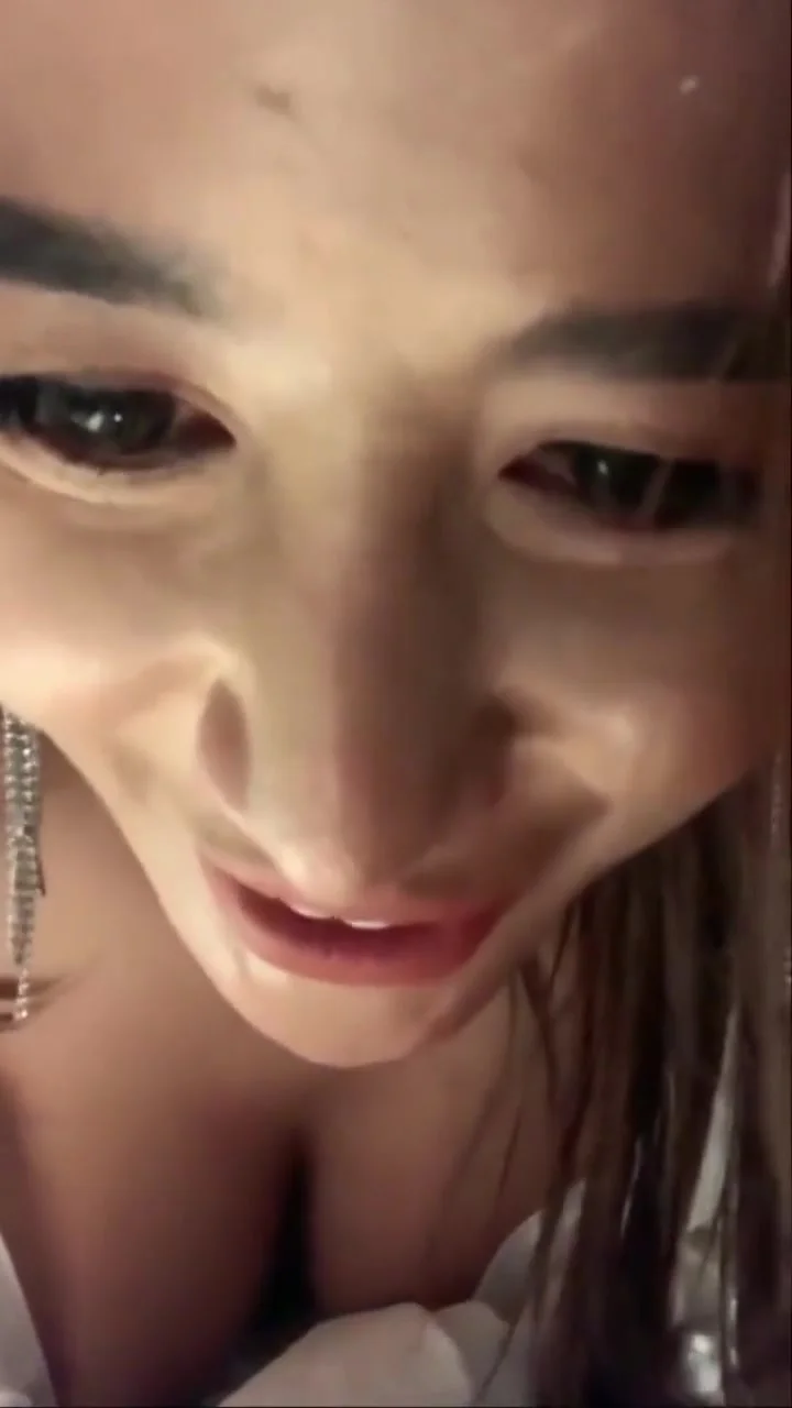 This Slut Masturbate On Cam